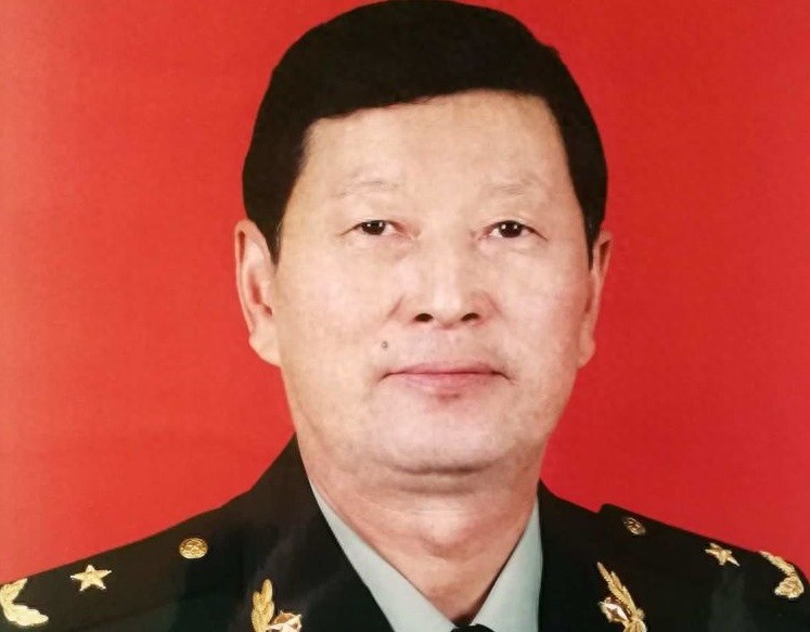 王俊杰：消防员出身，55岁升武警黄金部队主官，有1位搭档升中将