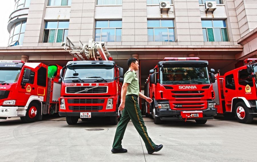 王俊杰：消防员出身，55岁升武警黄金部队主官，有1位搭档升中将-第2张图片-ZBLOG