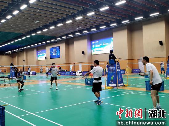 湖北省羽毛球大众联赛在咸宁开赛-第4张图片-ZBLOG