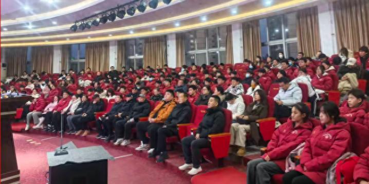 西安市育才中学召开2024年田径队总结表彰大会