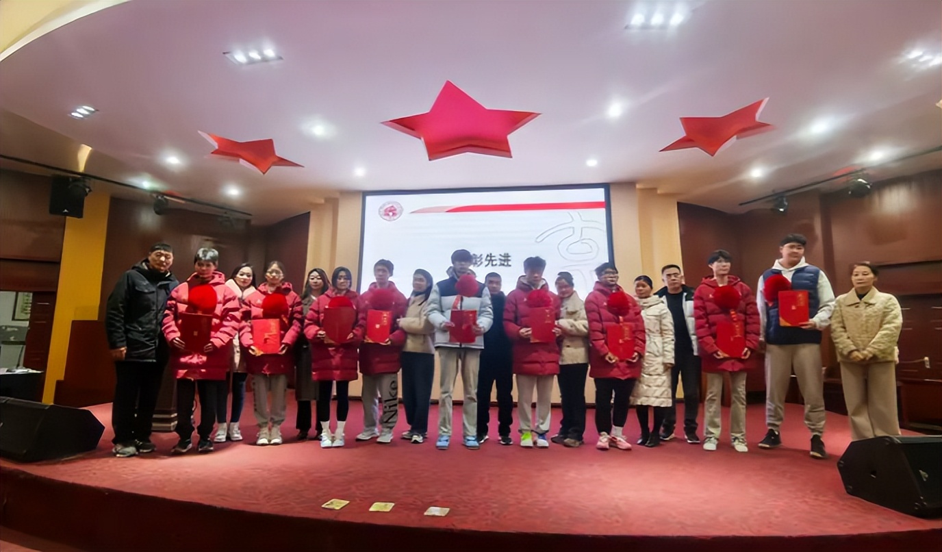 西安市育才中学召开2024年田径队总结表彰大会-第6张图片-ZBLOG