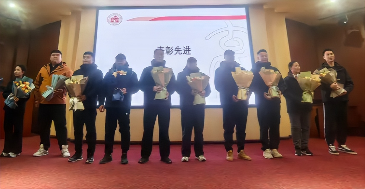 西安市育才中学召开2024年田径队总结表彰大会-第9张图片-ZBLOG