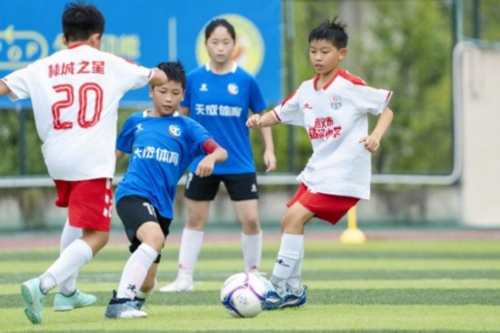 全国绿茵少年逐梦“游学杯” 贵州足球氛围再获赞誉-第2张图片-ZBLOG